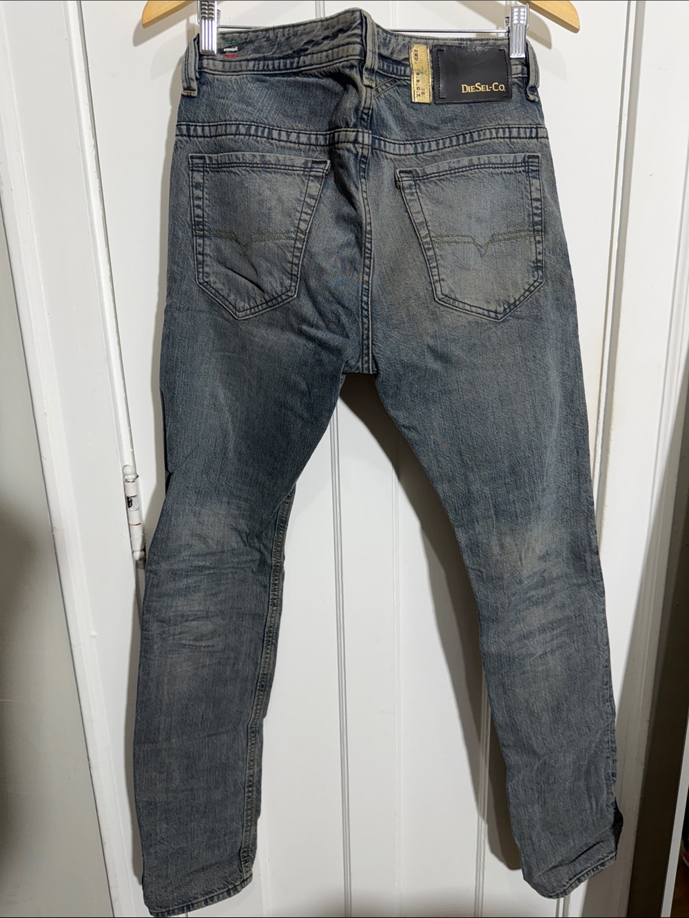 Diesel Thavar (Wash  807C) labeled size 30x32 measure size 32x33 Made in Italy!